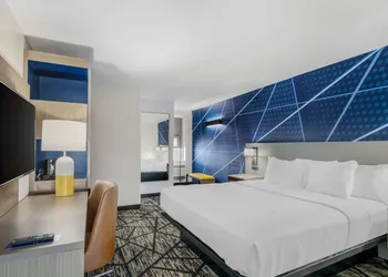 Comfort Inn Kansas City Midtown hotel thumbnail 7