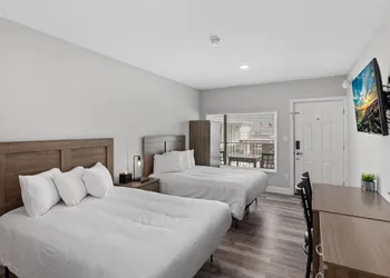 The Beach House hotel thumbnail 4