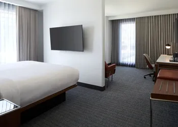 Courtyard By Marriott Montreal Laval hotel thumbnail 6