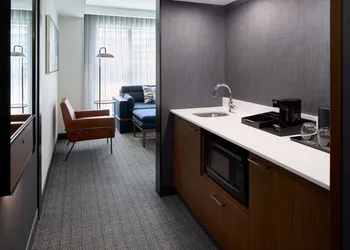 Courtyard By Marriott Montreal Laval hotel thumbnail 7
