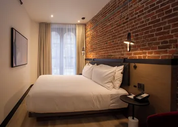 Le Petit Hôtel Vieux-Montréal | Notre-Dame hotel thumbnail 6