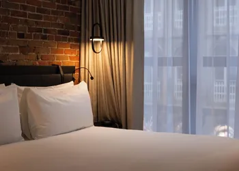 Le Petit Hôtel Vieux-Montréal | Notre-Dame hotel thumbnail 7