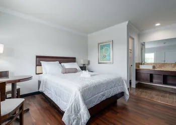 Crewe Boutique Inn hotel thumbnail 5