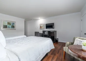 Crewe Boutique Inn hotel thumbnail 7