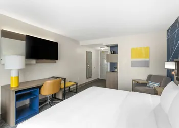 Comfort Inn & Suites Hampton near Coliseum hotel thumbnail 8