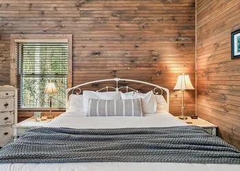 Rivers Edge Treehouses hotel thumbnail 7