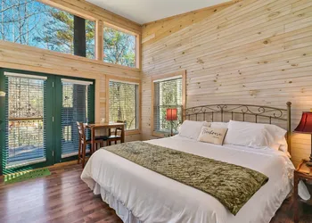 Rivers Edge Treehouses hotel thumbnail 8