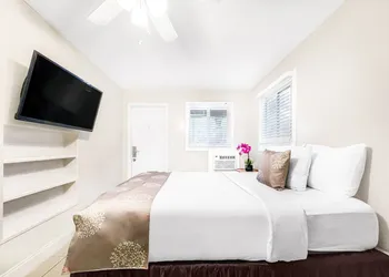 The oasis hotel thumbnail 4