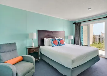 Admiral's Quarter hotel thumbnail 5