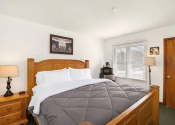 Scenic Valley Motel hotel thumbnail 7