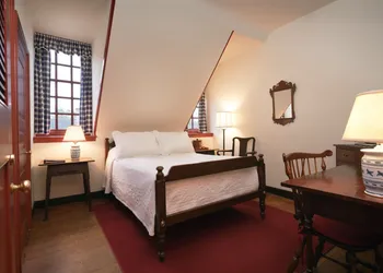 Colonial Houses, an Official Colonial Williamsburg Hotel hotel thumbnail 5