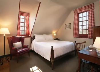 Colonial Houses, an Official Colonial Williamsburg Hotel hotel thumbnail 6