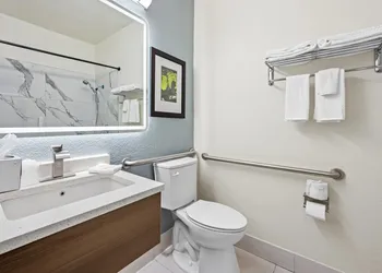 MainStay Suites Raleigh North hotel thumbnail 8