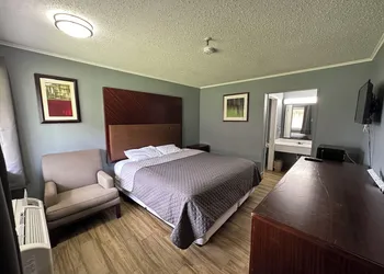Studio Suites hotel thumbnail 8