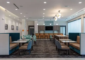 La Quinta Inn & Suites by Wyndham Centralia hotel thumbnail 6