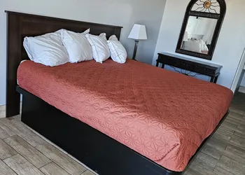 Motel 9 hotel thumbnail 5