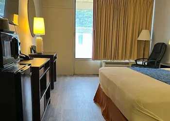 Travelodge by Wyndham Carlisle North hotel thumbnail 4