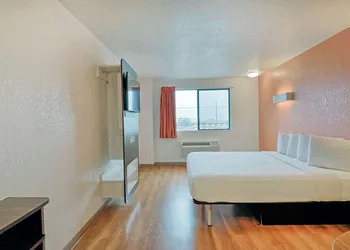 Studio 6 Suites Los Angeles, CA - Los Angeles - LAX hotel thumbnail 4