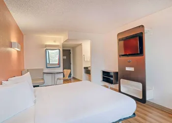 Studio 6 Suites Los Angeles, CA - Los Angeles - LAX hotel thumbnail 6