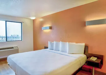 Studio 6 Suites Los Angeles, CA - Los Angeles - LAX hotel thumbnail 8