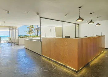 It beach hotel thumbnail 3