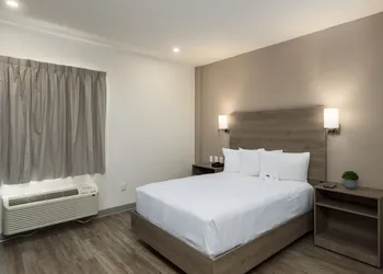 Hotel Mesaluna Short & Long Stay hotel thumbnail 7