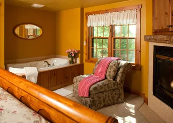 Chanticleer Cabins hotel thumbnail 4