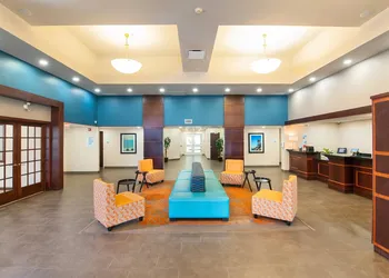 Comfort Inn & Suites hotel thumbnail 2