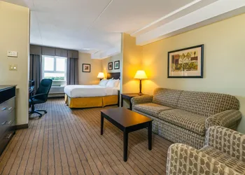 Comfort Inn & Suites hotel thumbnail 4