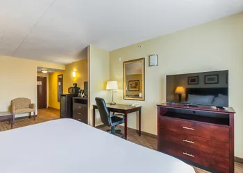 Comfort Inn & Suites hotel thumbnail 5
