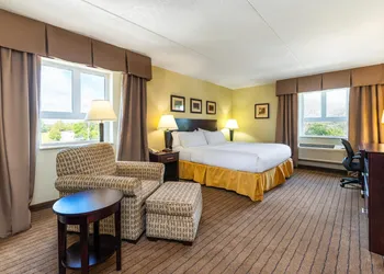 Comfort Inn & Suites hotel thumbnail 6