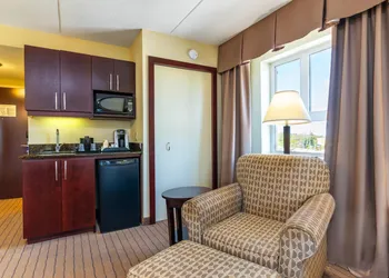 Comfort Inn & Suites hotel thumbnail 7
