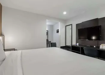 Studio 6 Suites Escondido, CA hotel thumbnail 3