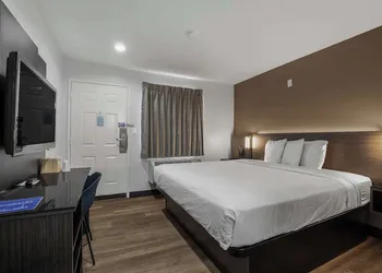 Studio 6 Suites Escondido, CA hotel thumbnail 8