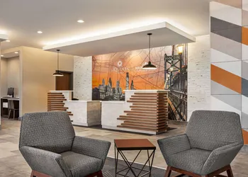 La Quinta Inn & Suites By Wyndham Mount Laurel / Moorestown hotel thumbnail 3