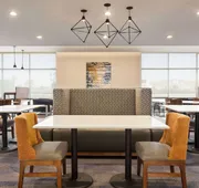 La Quinta Inn & Suites By Wyndham Mount Laurel / Moorestown hotel detail image 5