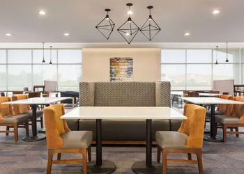 La Quinta Inn & Suites By Wyndham Mount Laurel / Moorestown hotel thumbnail 5
