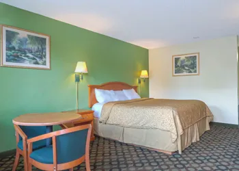 Economy Inn Ashburn GA I-75 hotel thumbnail 8