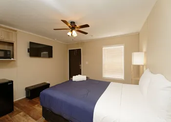 Target Hospitality - Big Spring Lodge hotel thumbnail 5