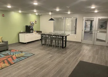 Woodspring Suites Detroit Sterling Heights hotel thumbnail 2