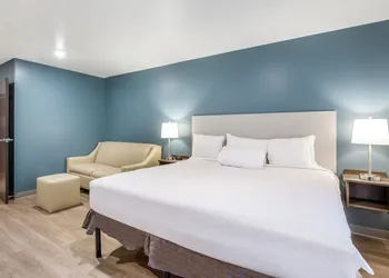 WoodSpring Suites Libertyville - Chicago hotel thumbnail 3