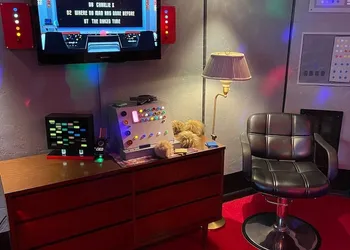 The Star Trek - USS Enterprise Room at the Itty Bitty Inn hotel thumbnail 3