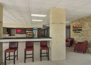Red Roof Inn & Conference Center Chicago - Aurora/ Fox Valley hotel thumbnail 2