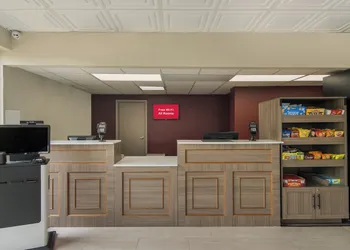 Red Roof Inn & Conference Center Chicago - Aurora/ Fox Valley hotel thumbnail 3