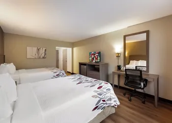 Red Roof Inn Painted Post hotel thumbnail 8