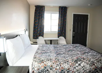 Capri inn and Suites hotel thumbnail 3