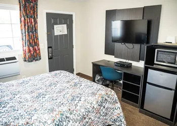 Capri inn and Suites hotel thumbnail 5