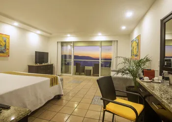 Vista Pier - Adults Only hotel thumbnail 2