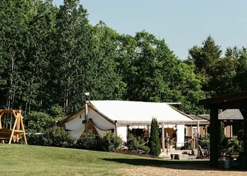 Whispering Springs Wilderness Retreat hotel thumbnail 2