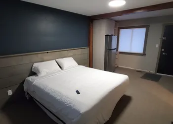 Moira Lake Motel hotel thumbnail 6
